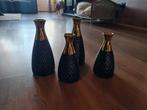 Set van 4 zwarte vazen met gouden accenten, Antiek en Kunst, Ophalen of Verzenden