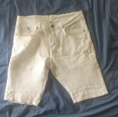 Witte korte broek. Merk: DNM. Maat: 34., Maat 48/50 (M), Wit, Ophalen of Verzenden, Zo goed als nieuw