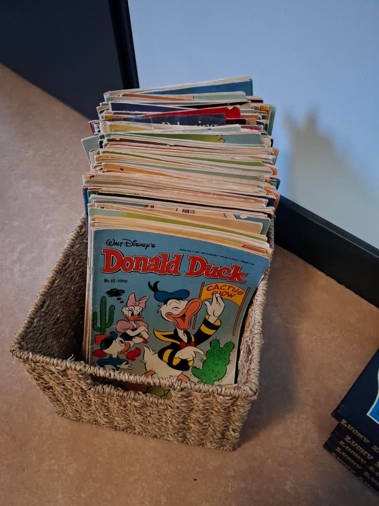 Oude Donald duck vanaf 1990 en 5 Lucky Luke boeken, Meerdere comics, Ophalen, Gelezen, Europa
