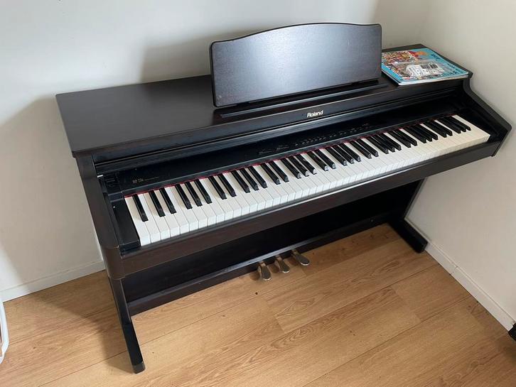 Mooie Roland digitale piano. Model: HP236, Muziek en Instrumenten, Piano's, Gebruikt, Piano, Bruin, Digitaal, Ophalen