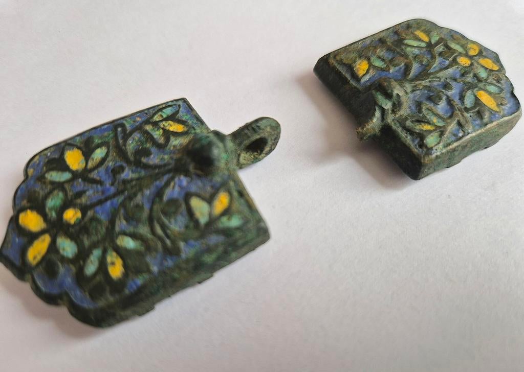 2 middeleeuwse gespen brons bodemvondst, Ophalen of Verzenden, Brons