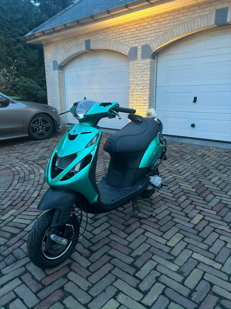 Piaggio Zip 70cc ONDERDELEN OF COMPLEET TEKOOP, Fietsen en Brommers, Scooters | Piaggio, Ophalen of Verzenden, Zo goed als nieuw