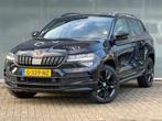 Skoda Karoq 1.5 TSI DSG Sportline Pano|Sfeer|Dealer O, Auto's, Stof, 4 cilinders, 150 pk, Zwart