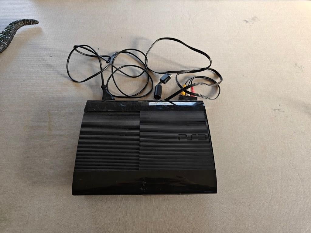 PS3 slim 500GB met kabels - Werkt perfect, Spelcomputers en Games, Spelcomputers | Sony PlayStation 3, Ophalen, Gebruikt, Zonder controller