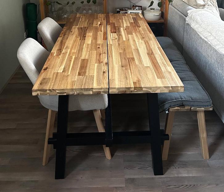 Eettafel SKOGSTA 160cm, Huis en Inrichting, Tafels | Eettafels, Zo goed als nieuw, 50 tot 100 cm, 150 tot 200 cm, Vier personen