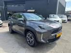 Toyota Yaris Cross 1.5 (116pk) Hybrid Launch Edition! Aut! N, Auto's, Toyota, Gebruikt, Leder en Stof, Bedrijf, 93 pk