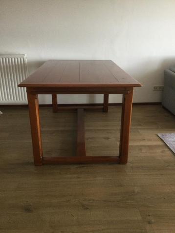 Mooie Eettafel  kersenhout klassiek beschikbaar voor biedingen