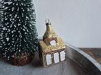 Vintage kerstbal kerkje goud 597, Diversen, Kerst, *, Gebruikt, *, Ophalen of Verzenden