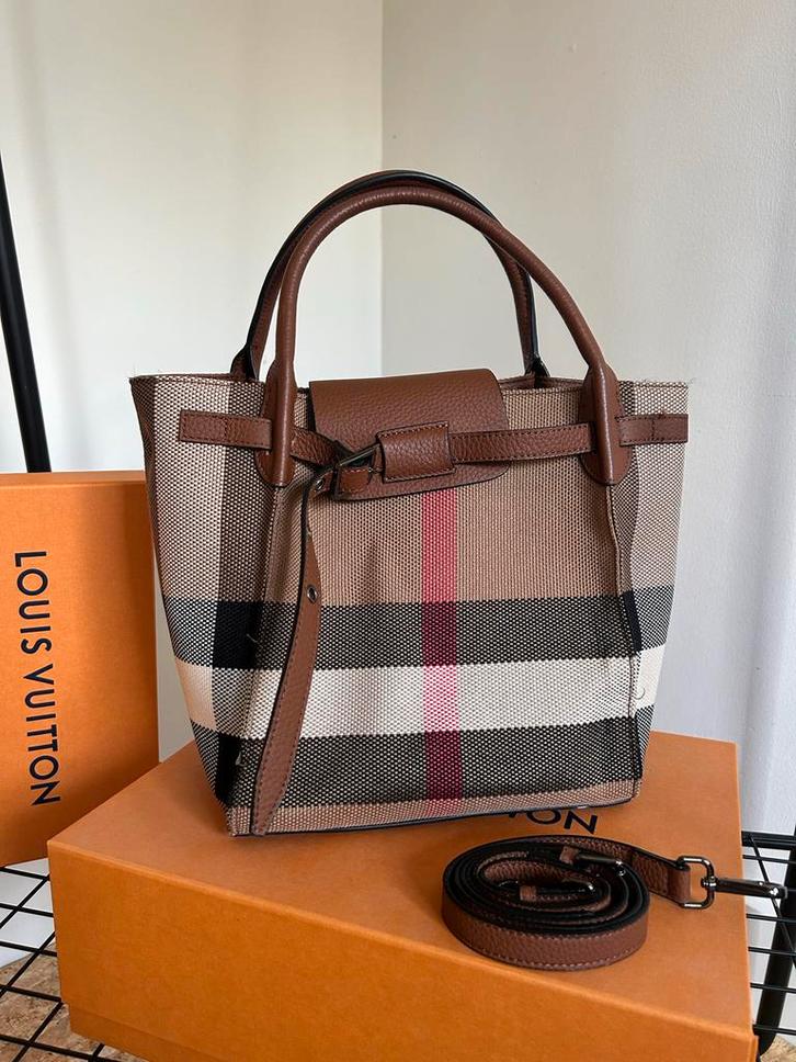 Stijlvolle Tas met Ruitpatroon, Sieraden, Tassen en Uiterlijk, Tassen | Damestassen, Zo goed als nieuw, Handtas, Bruin, Ophalen of Verzenden