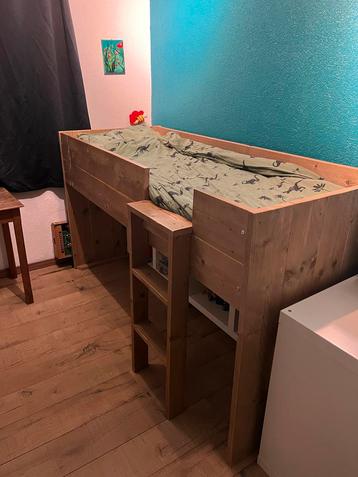 Halfhoogslaper 200x80cm Stijgerhout beschikbaar voor biedingen