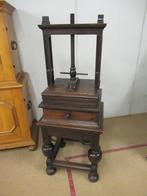 Oer 11536 kleine ANTIEKE 17e eeuwse linnenpers, Antiek en Kunst, Ophalen
