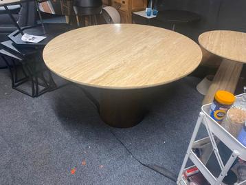 Tafel Travertin Aikin 130cm nieuw uit voorraad leverbaar beschikbaar voor biedingen