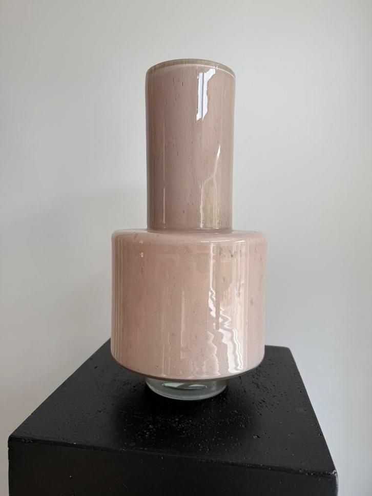 Vaas Volta ivory Ø19 x H36 cm - Merk Vase The World, Huis en Inrichting, Woonaccessoires | Vazen, Nieuw, Overige kleuren, Minder dan 50 cm