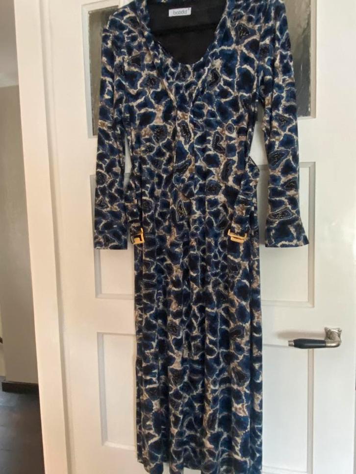 JURK BLAUW/BEIGE BATIDA, Kleding | Dames, Jurken, Zo goed als nieuw, Maat 38/40 (M), Blauw, Onder de knie, Ophalen of Verzenden