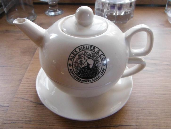 leuk nieuw theepotje met theekop in een, Alex Meijer & Co, Huis en Inrichting, Keuken | Servies, Nieuw, Kop(pen) en/of Schotel(s)