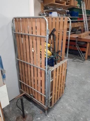 Vintage Rolcontainer beschikbaar voor biedingen
