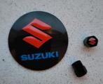 Set van 4 aluminium Suzuki wieldopstickers en ventieldoppen., Ophalen of Verzenden, Nieuw
