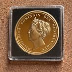 Penning - Wilhelmina Koningin Der Nederlanden  met Tiara, Postzegels en Munten, Ophalen of Verzenden, Overige materialen, Nederland