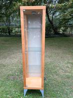 Glazen vitrinekast met houten frame, IKEA, Huis en Inrichting, Kasten | Vitrinekasten, Ophalen, Met plank(en), Minder dan 50 cm
