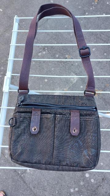 Kipling schoudertasje bruin beschikbaar voor biedingen