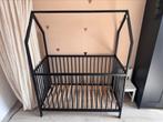 Zwart ledikant huisje, Kinderen en Baby's, Ophalen, Zo goed als nieuw, Minder dan 140 cm, Matras