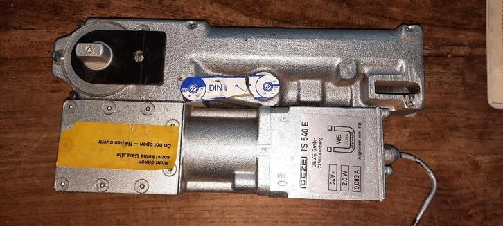 Geze ts.540E vloerdeursluiter automatisch 24v., Doe-het-zelf en Verbouw, Hang- en Sluitwerk, Zo goed als nieuw, Ophalen of Verzenden
