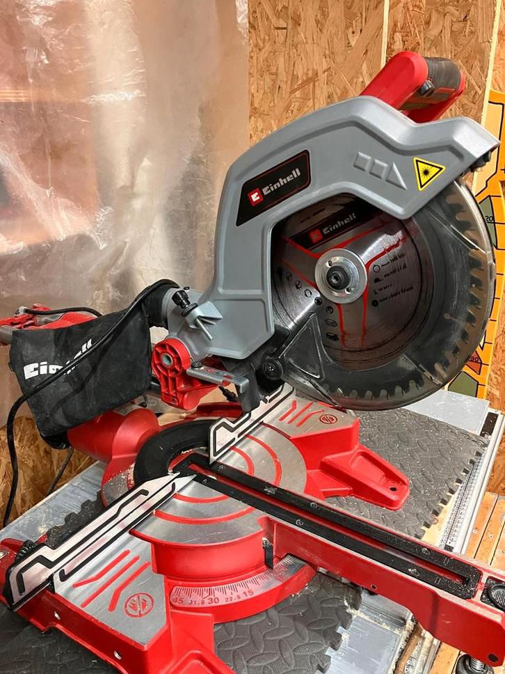 Einhell Afkortzaag - Krachtige Zaagmachine, Doe-het-zelf en Verbouw, Gereedschap | Zaagmachines, Gebruikt, Afkortzaag, 1200 watt of meer