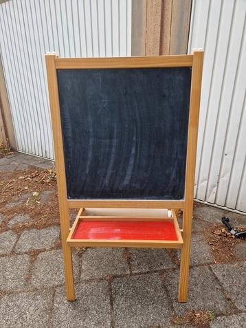Krijt, teken en kleur bord beschikbaar voor biedingen