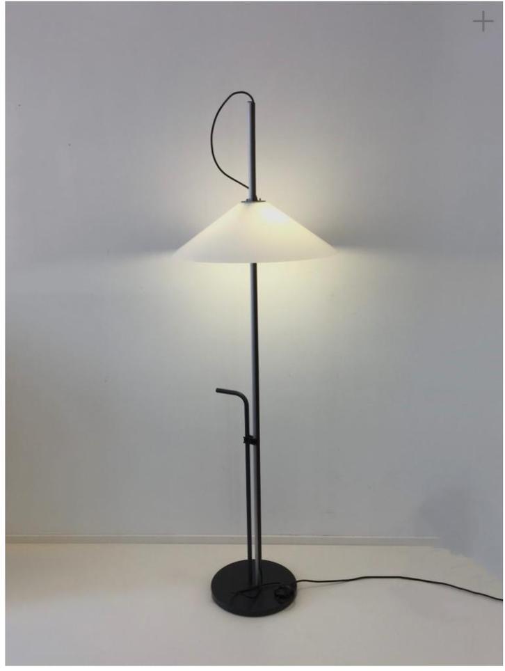 Artemide vloerlamp Ernesto Gismondi 1975, Huis en Inrichting, Lampen | Vloerlampen, Gebruikt, 150 tot 200 cm, Kunststof, Metaal