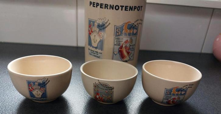 Vintage Pepernotenpot met 3 pepernoot bakjes, Diversen, Sinterklaas, Gebruikt, Ophalen of Verzenden