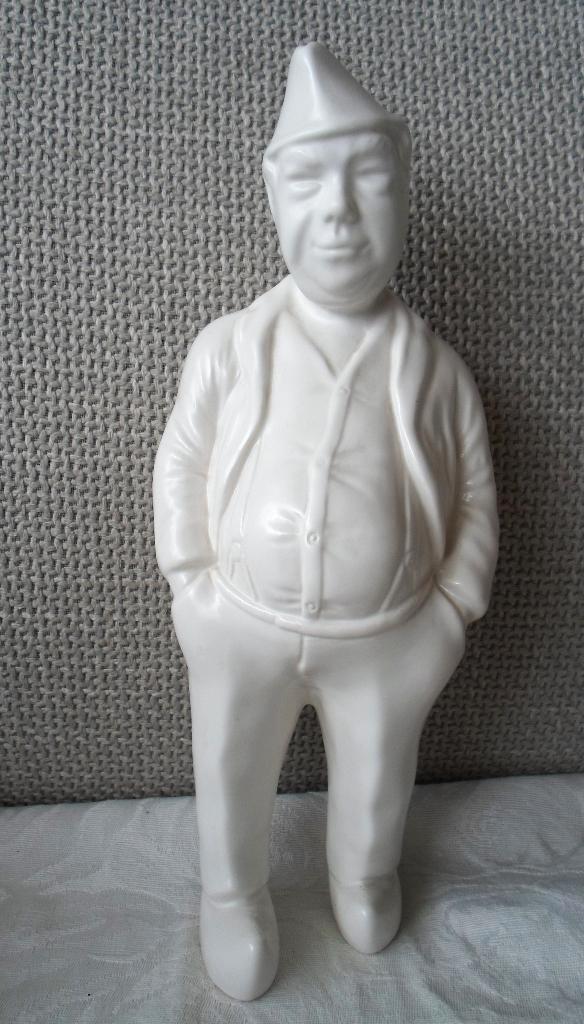 Beeld Zweedse zanger acteur Edvard Persson (Goebel), Verzamelen, Beelden en Beeldjes, Zo goed als nieuw, Mens, Ophalen of Verzenden