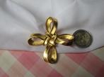 Broche Trifari / knoopstrik model 5.9x6.0 cm, Verzenden, Zo goed als nieuw, Overige materialen