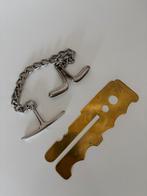 Kmar/ Marechaussee knopenpoetser en knevel, Ophalen of Verzenden, Marechaussee, Nederland, Embleem of Badge