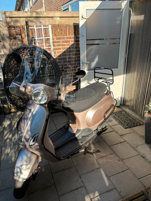 DJJD Cashmere Champagne, Fietsen en Brommers, Snorfietsen en Snorscooters, Zo goed als nieuw, Overige merken, Benzine, Ophalen