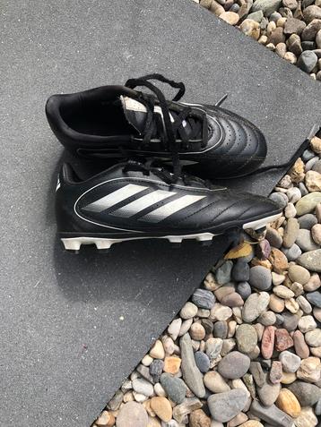 Jongens adidas voetbalschoenen beschikbaar voor biedingen
