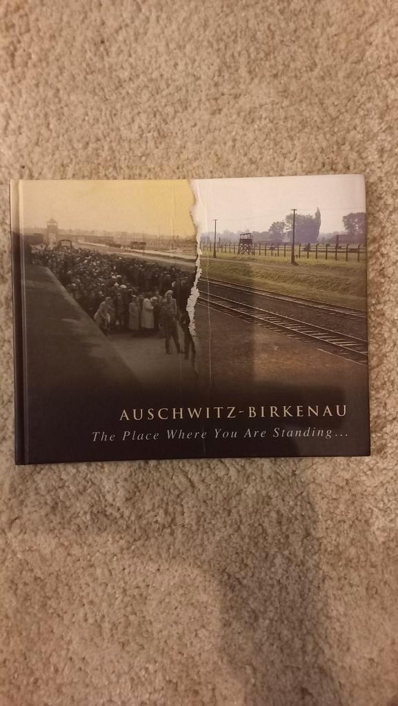 Auschwitz-Birkenau: The Place Where You Are Standing..., Boeken, Oorlog en Militair, Gelezen, Ophalen of Verzenden