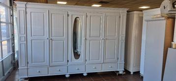 Kledingkasten, garderobe brocante slaapkamer linnenkasten beschikbaar voor biedingen