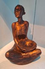 Mooi houtsnijwerk / beeld van Afrikaanse vrouw met schaal, Antiek en Kunst, Ophalen of Verzenden