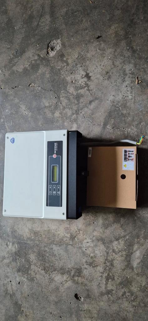 Zonnepaneel Omvormer Goodwe GW2000-NS, Doe-het-zelf en Verbouw, Elektra en Kabels, Zo goed als nieuw, Overige typen, Ophalen of Verzenden