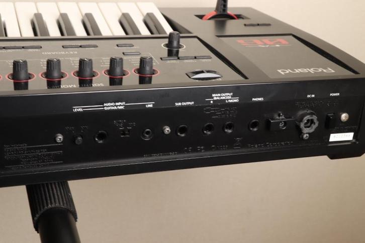 Te Koop Roland FA06, Muziek en Instrumenten, Synthesizers, Gebruikt, 61 toetsen, Roland, Met koffer of flightcase, Met midi-aansluiting
