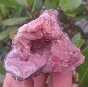 A Kwaliteit Roze Amethist geode edelsteen natuursteen stenen beschikbaar voor biedingen