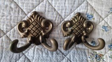 2 vintage wandhaken beschikbaar voor biedingen