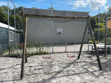 Gratis af te halen: houten balken beschikbaar voor biedingen