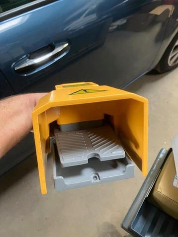 Nieuw elektrisch voetpedaal beschikbaar voor biedingen
