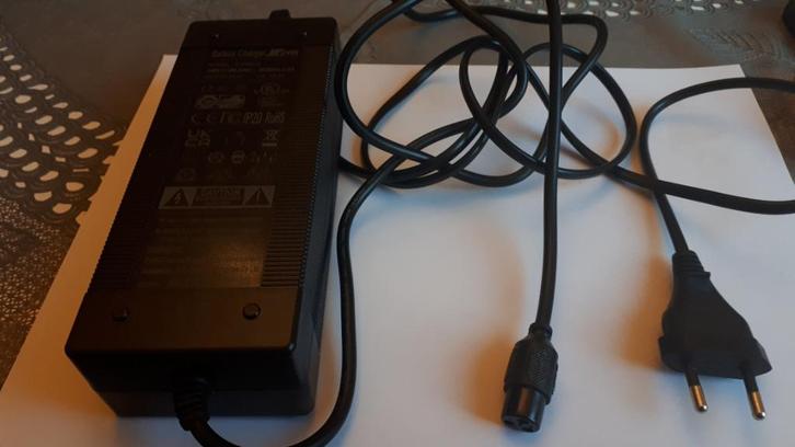 Fatbike OpLader 3 Pins MODEL JY-546200 nog in nieuwstaat, Fietsen en Brommers, Fietsaccessoires | Fietsaccu's, Zo goed als nieuw