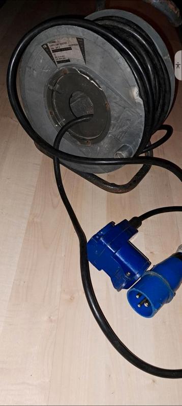 CEE stekker met snoer op haspel beschikbaar voor biedingen