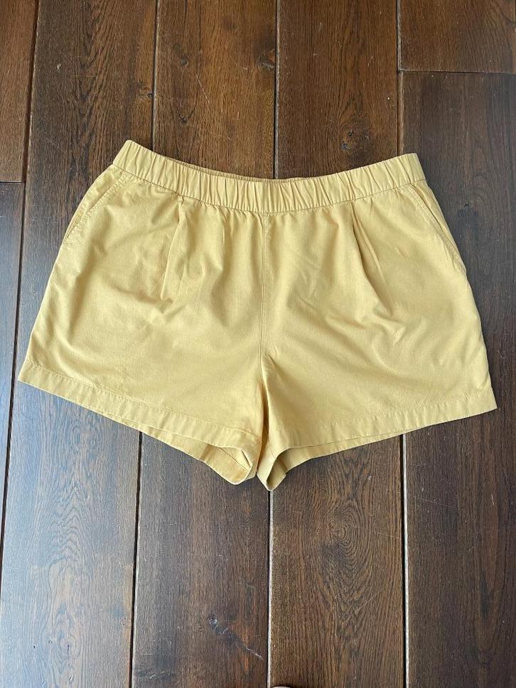 ** Uniqlo short / korte broek, maat XL**, Kleding | Dames, Broeken en Pantalons, Zo goed als nieuw, Maat 46/48 (XL) of groter