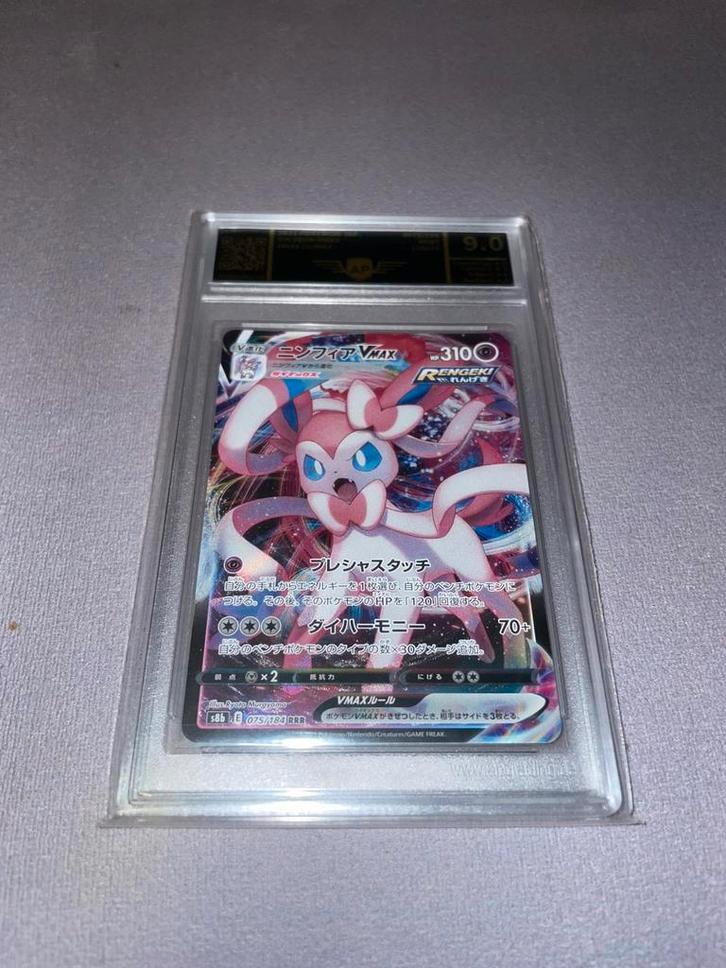 Sylveon Vmax grade 9 Pokemom graded, Hobby en Vrije tijd, Verzamelkaartspellen | Pokémon, Zo goed als nieuw, Ophalen of Verzenden