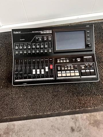 Roland VR-50HD AV Mixer / Video Switcher in Flightcase beschikbaar voor biedingen