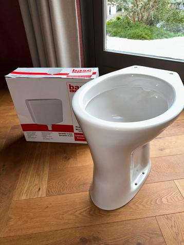 Staande WC pot met reservoir - Verhoogd model, Nieuw beschikbaar voor biedingen